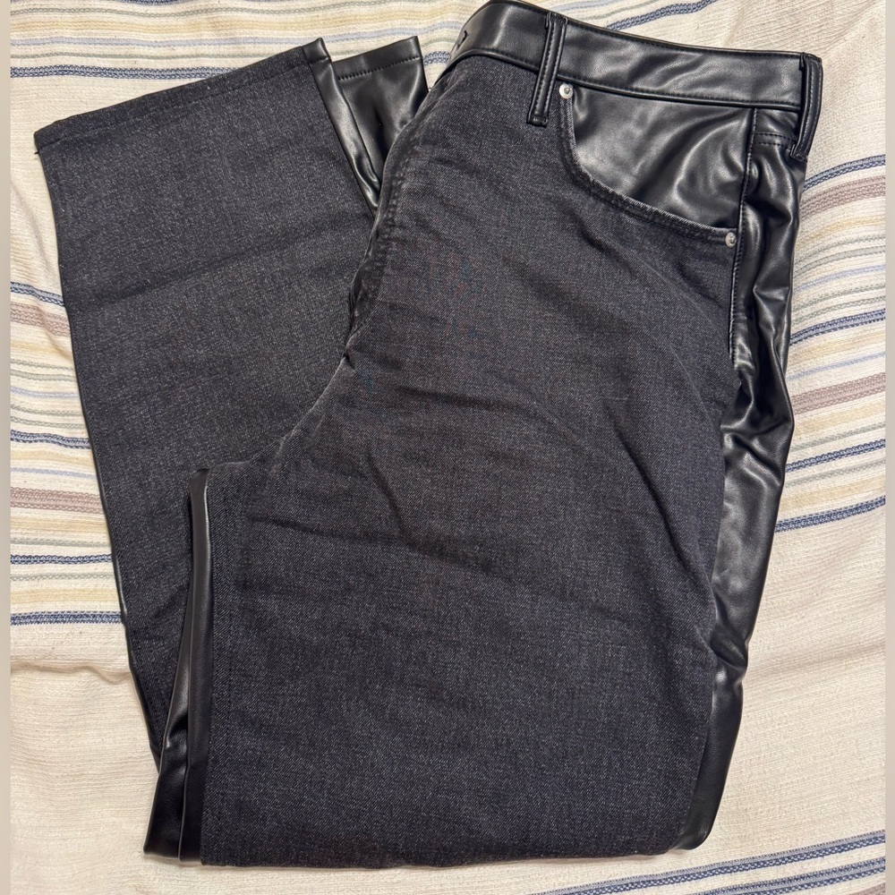 SOLD*****Women’s A&F Abercrombie & Fitch Black Leather Jeans Size 34